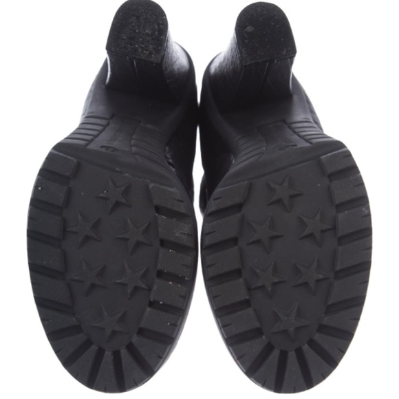 Vera Wang high heeled boots sold - Picture 2 of 4